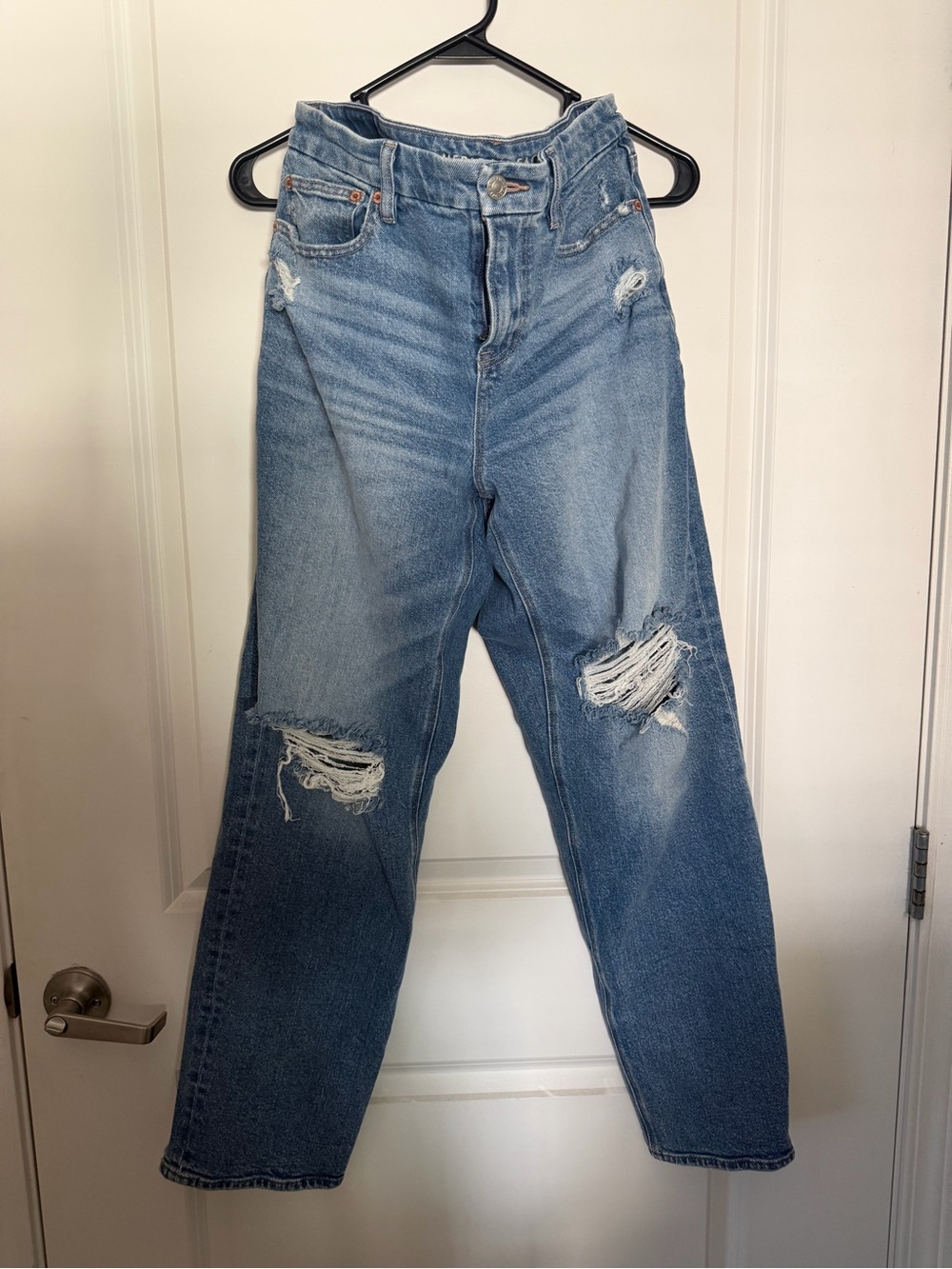 American Eagle Outfitters Light Blue Distressed Curvy Straight Jeans